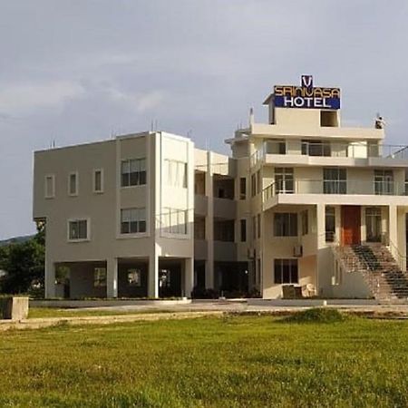 Srinivasa Hotel تيروباتي المظهر الخارجي الصورة