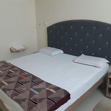 Srinivasa Hotel تيروباتي المظهر الخارجي الصورة