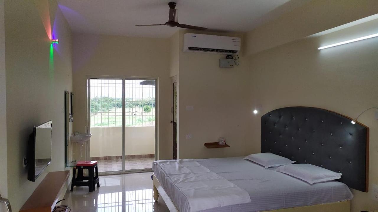 Srinivasa Hotel تيروباتي المظهر الخارجي الصورة