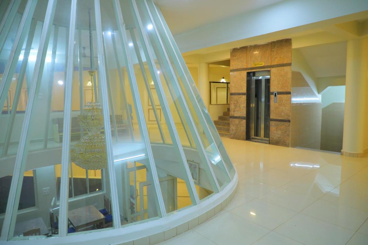 Srinivasa Hotel تيروباتي المظهر الخارجي الصورة