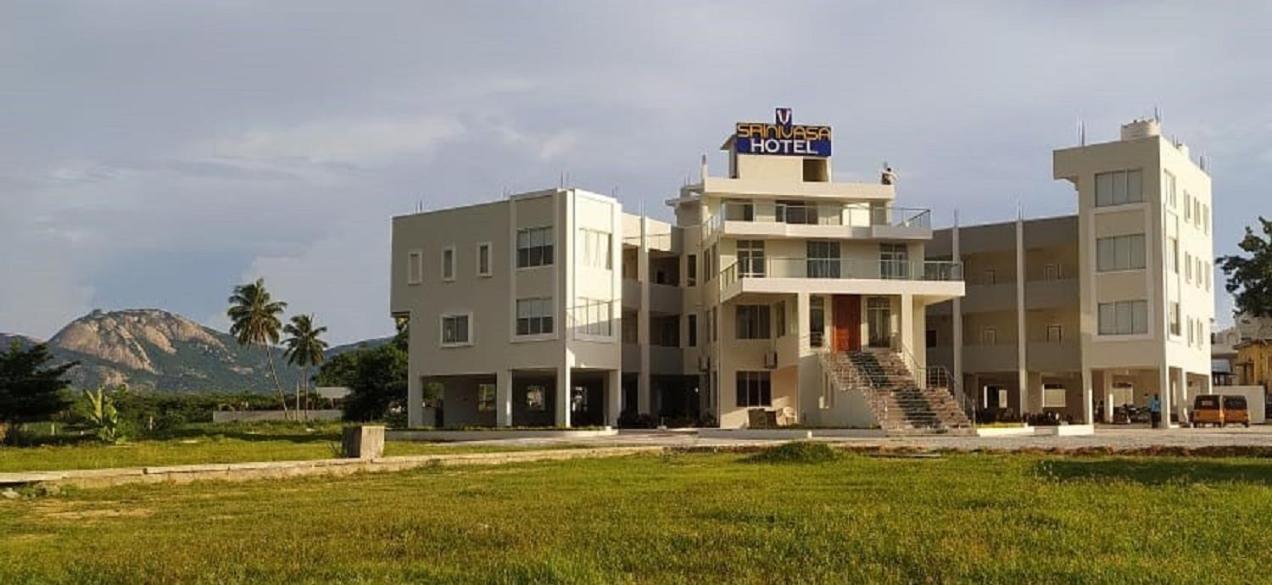 Srinivasa Hotel تيروباتي المظهر الخارجي الصورة