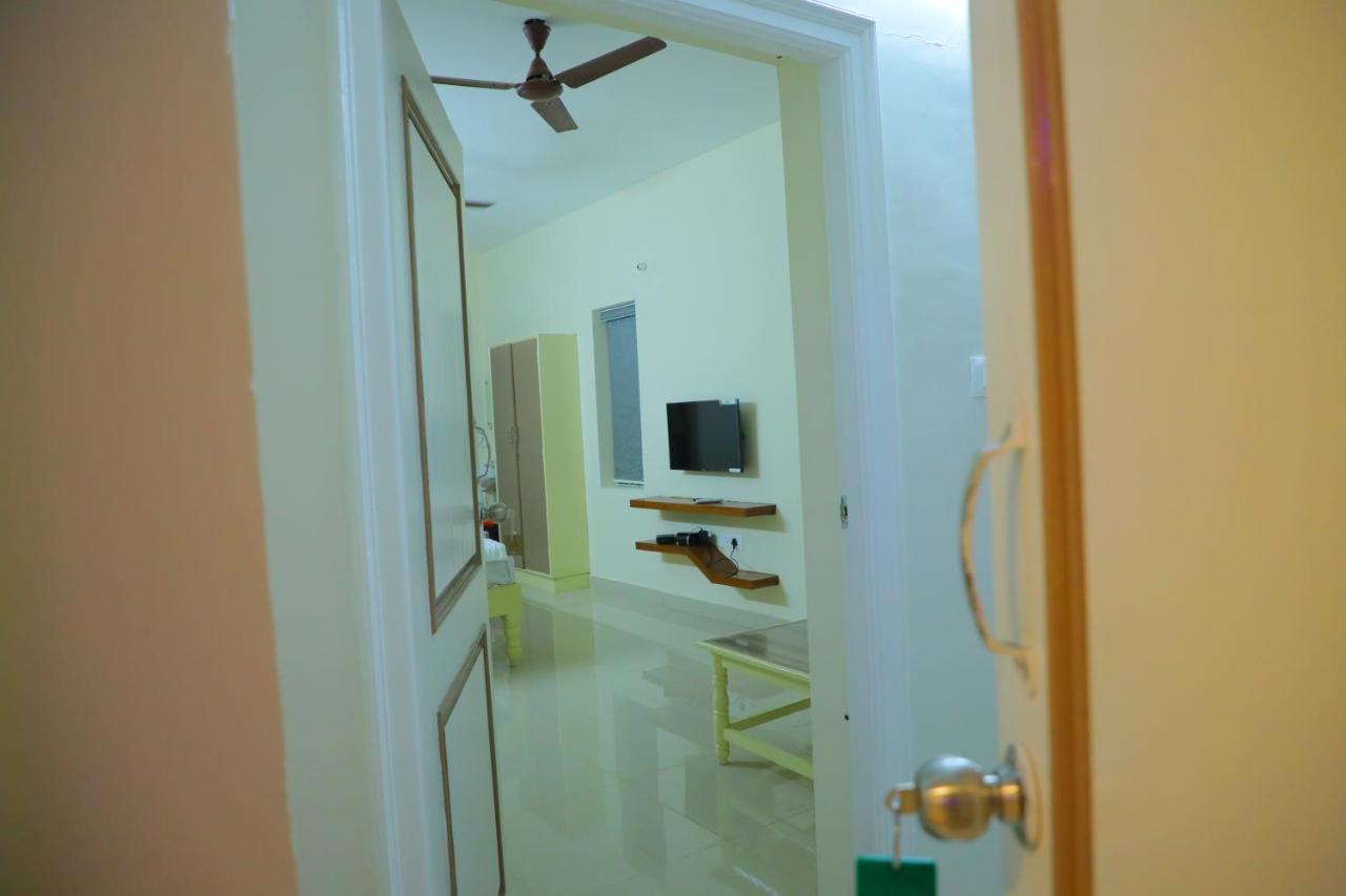 Srinivasa Hotel تيروباتي المظهر الخارجي الصورة
