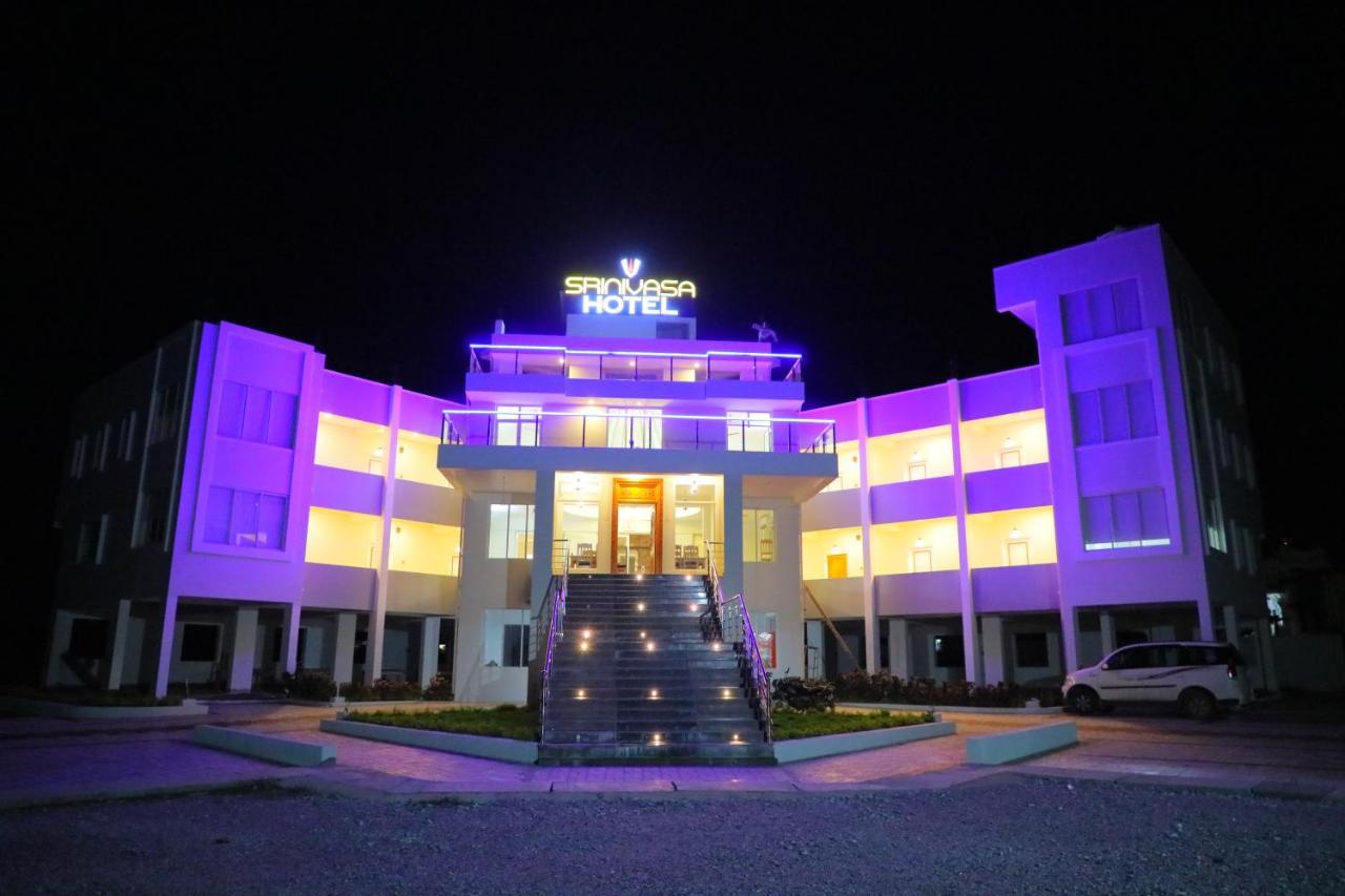 Srinivasa Hotel تيروباتي المظهر الخارجي الصورة