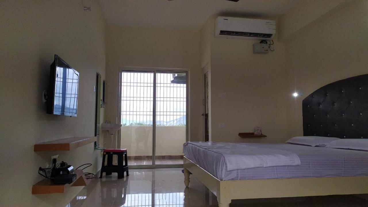 Srinivasa Hotel تيروباتي المظهر الخارجي الصورة