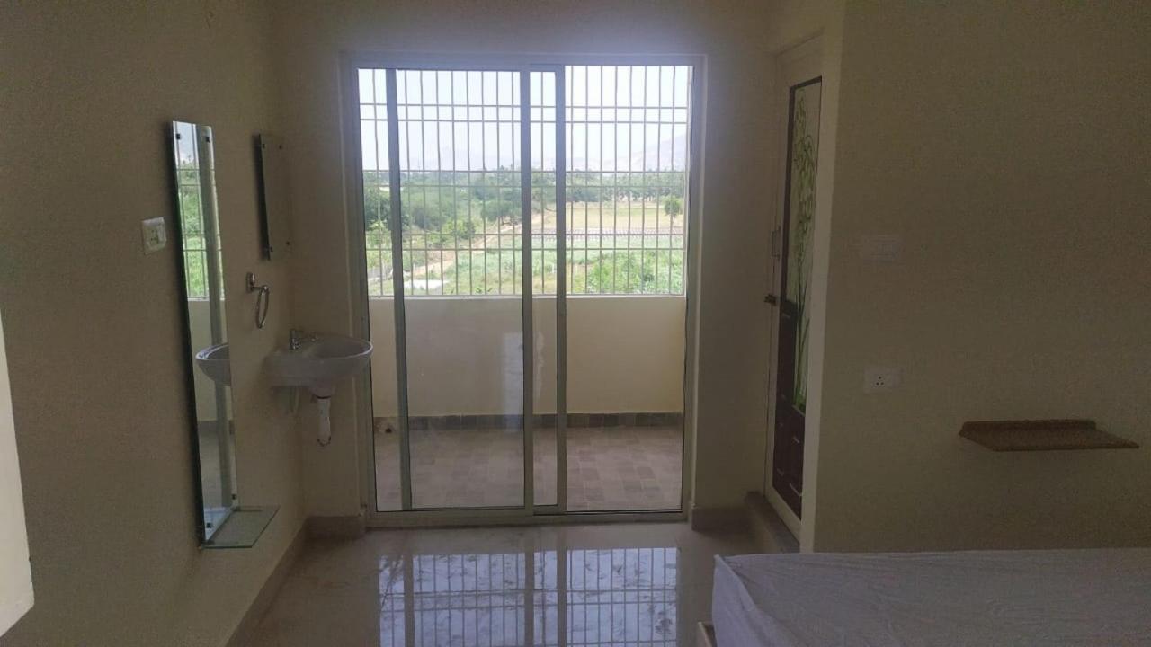 Srinivasa Hotel تيروباتي المظهر الخارجي الصورة