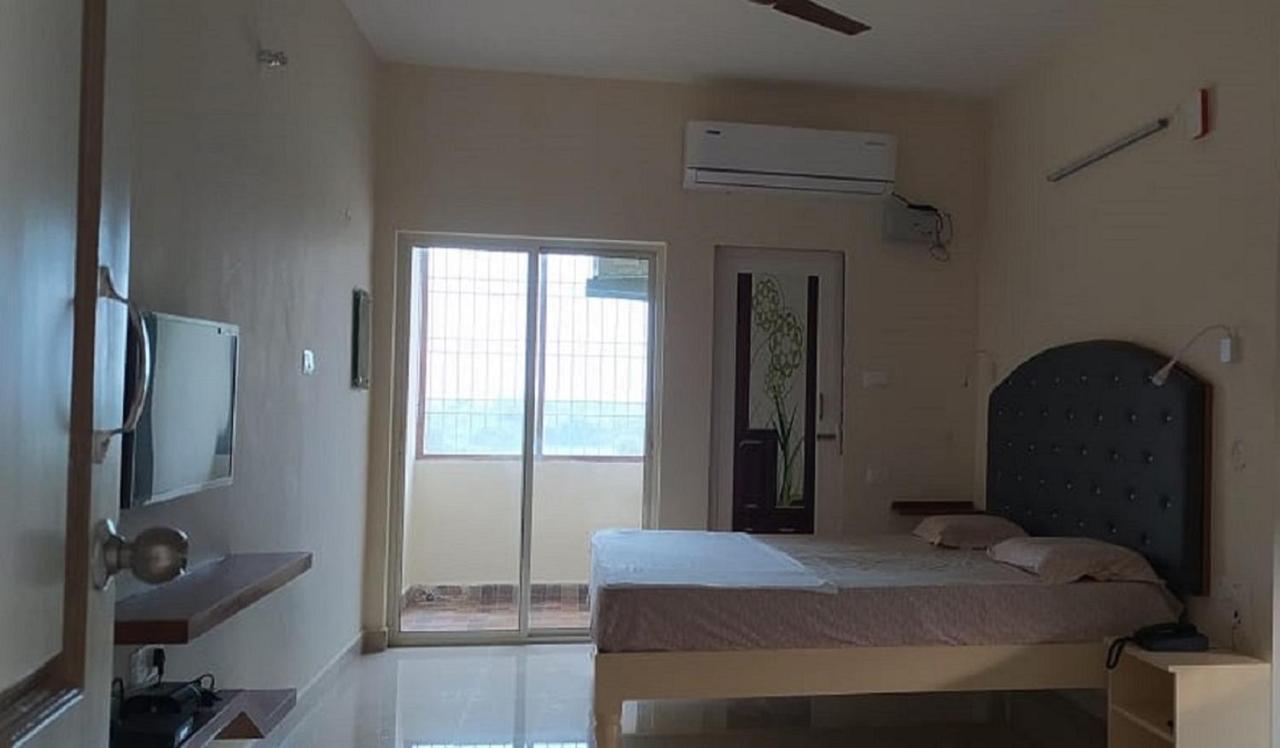 Srinivasa Hotel تيروباتي المظهر الخارجي الصورة