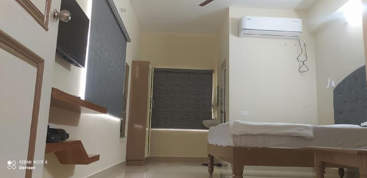 Srinivasa Hotel تيروباتي المظهر الخارجي الصورة