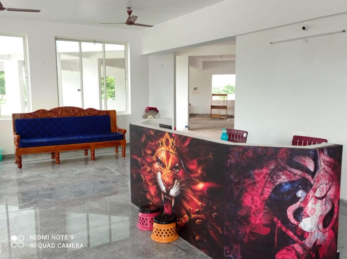 Srinivasa Hotel تيروباتي المظهر الخارجي الصورة