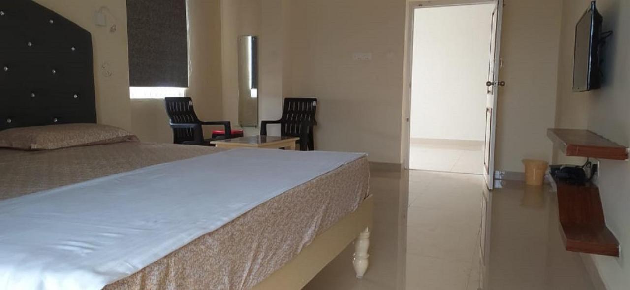 Srinivasa Hotel تيروباتي المظهر الخارجي الصورة