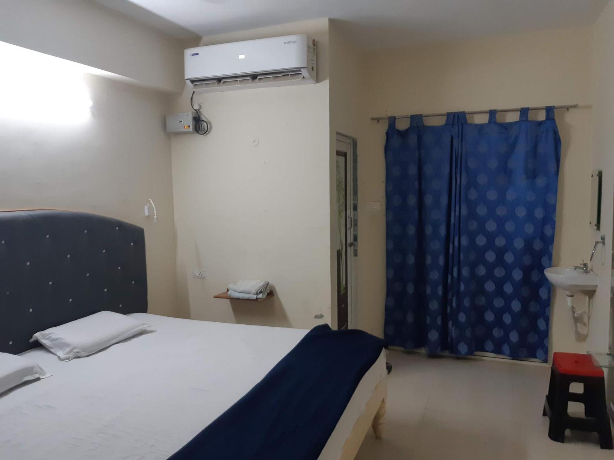Srinivasa Hotel تيروباتي المظهر الخارجي الصورة