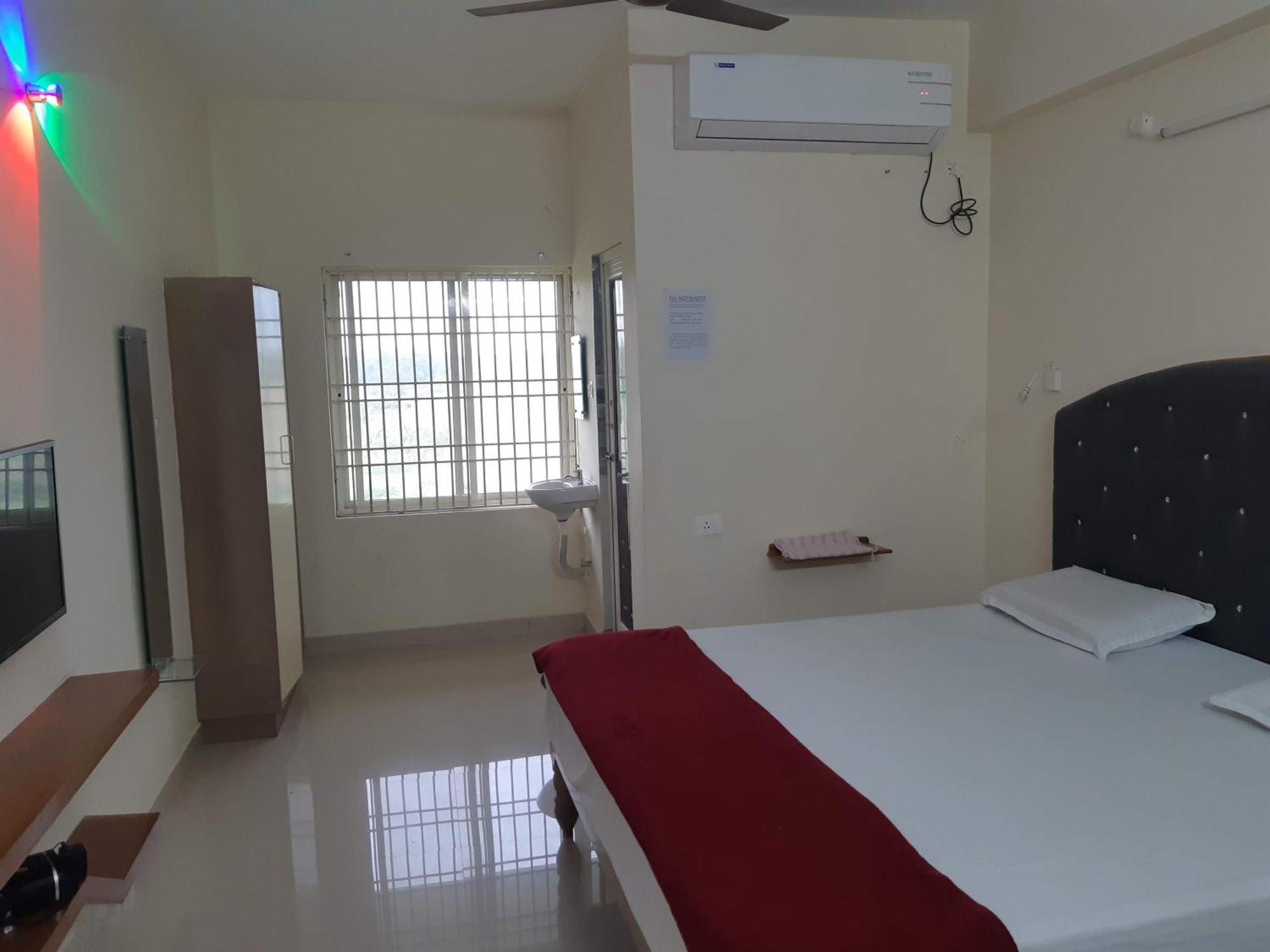 Srinivasa Hotel تيروباتي المظهر الخارجي الصورة